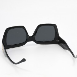 Κομψά Γυναικεία Γυαλιά Ηλίου Μαύρο – Πολωμένα με Χρυσό Λογότυπο