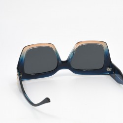 Γυναικεία Γυαλιά Ηλίου με Σκούρο Μπλε Σκελετό και Χρυσές Λεπτομέρειες – Πολωμένα & Κομψά