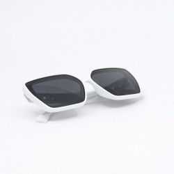 Γυναικεία Γυαλιά Ηλίου Polarized με Λευκό Σκελετό και Μαύρους Φακούς